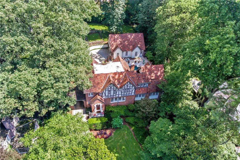 521 Peachtree Battle Avenue Nw, Atlanta, Georgia 30305, 4 Bedrooms Bedrooms, ,3 BathroomsBathrooms,Residential,Sold,521 Peachtree Battle Avenue Nw,5969567