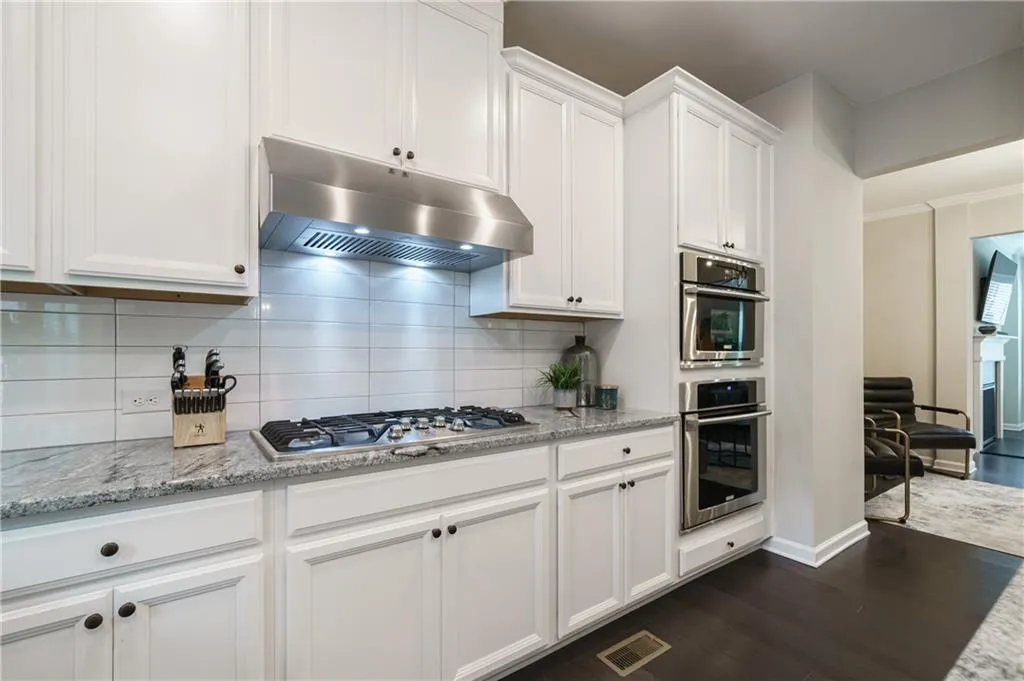 377 Provenance Drive, Sandy Springs, Georgia 30328, 3 Bedrooms Bedrooms, ,3 BathroomsBathrooms,Residential,Sold,377 Provenance Drive,6896060