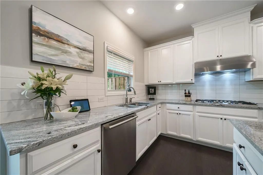 377 Provenance Drive, Sandy Springs, Georgia 30328, 3 Bedrooms Bedrooms, ,3 BathroomsBathrooms,Residential,Sold,377 Provenance Drive,6896060