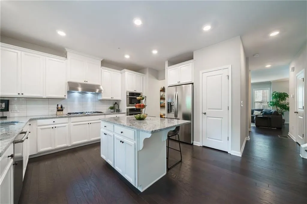 377 Provenance Drive, Sandy Springs, Georgia 30328, 3 Bedrooms Bedrooms, ,3 BathroomsBathrooms,Residential,Sold,377 Provenance Drive,6896060