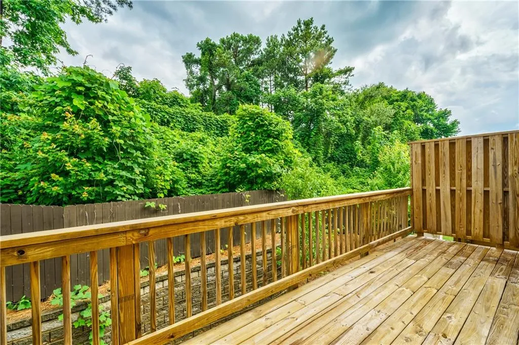377 Provenance Drive, Sandy Springs, Georgia 30328, 3 Bedrooms Bedrooms, ,3 BathroomsBathrooms,Residential,Sold,377 Provenance Drive,6896060