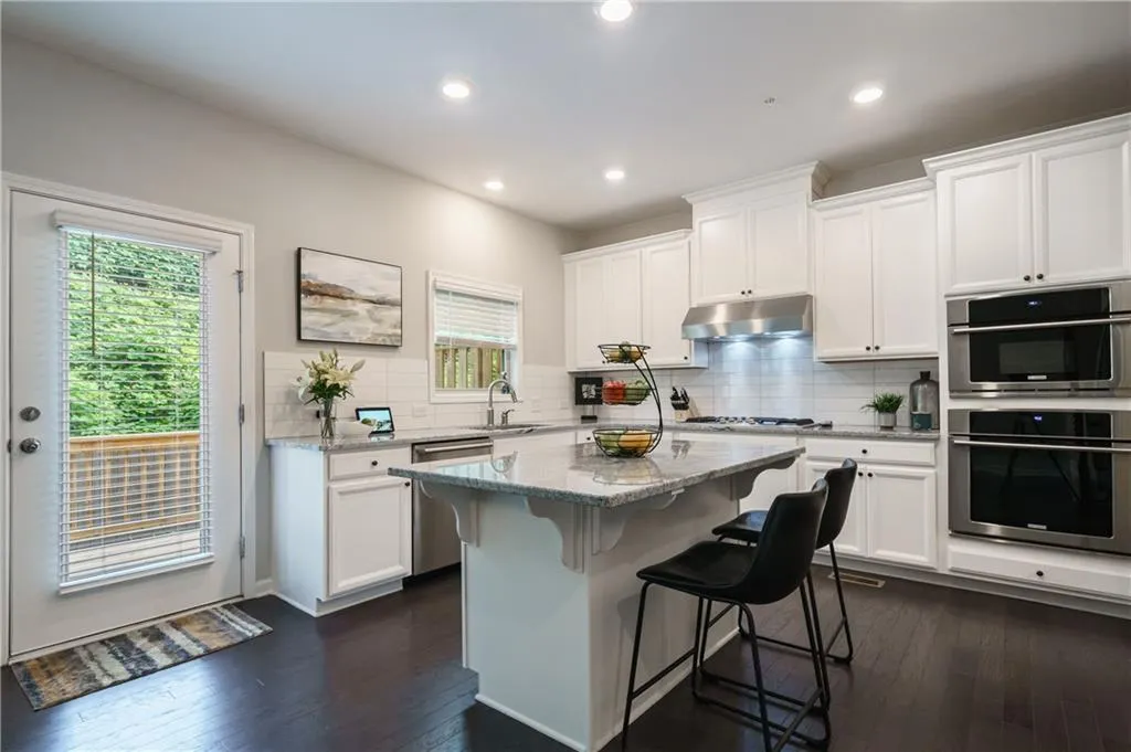 377 Provenance Drive, Sandy Springs, Georgia 30328, 3 Bedrooms Bedrooms, ,3 BathroomsBathrooms,Residential,Sold,377 Provenance Drive,6896060