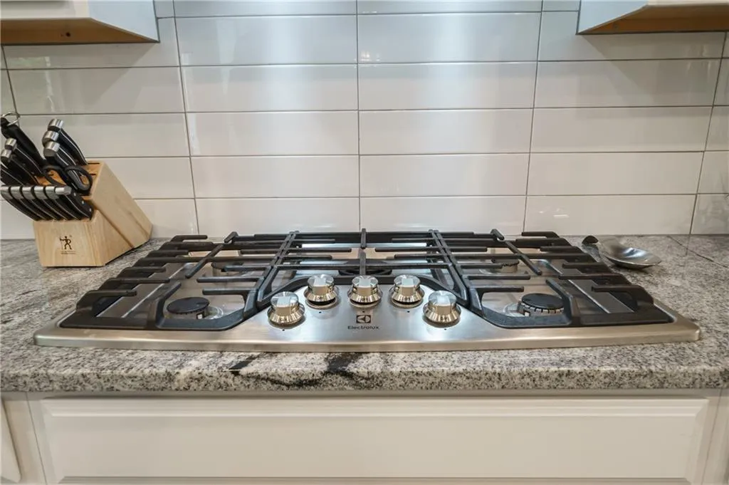 377 Provenance Drive, Sandy Springs, Georgia 30328, 3 Bedrooms Bedrooms, ,3 BathroomsBathrooms,Residential,Sold,377 Provenance Drive,6896060