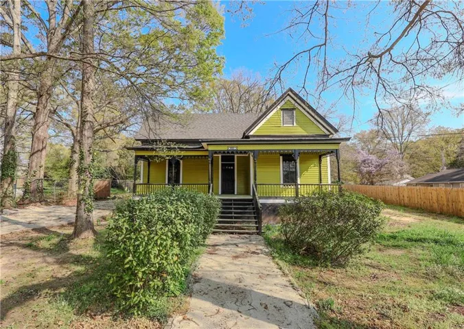 Victorian house featuring covered porch
