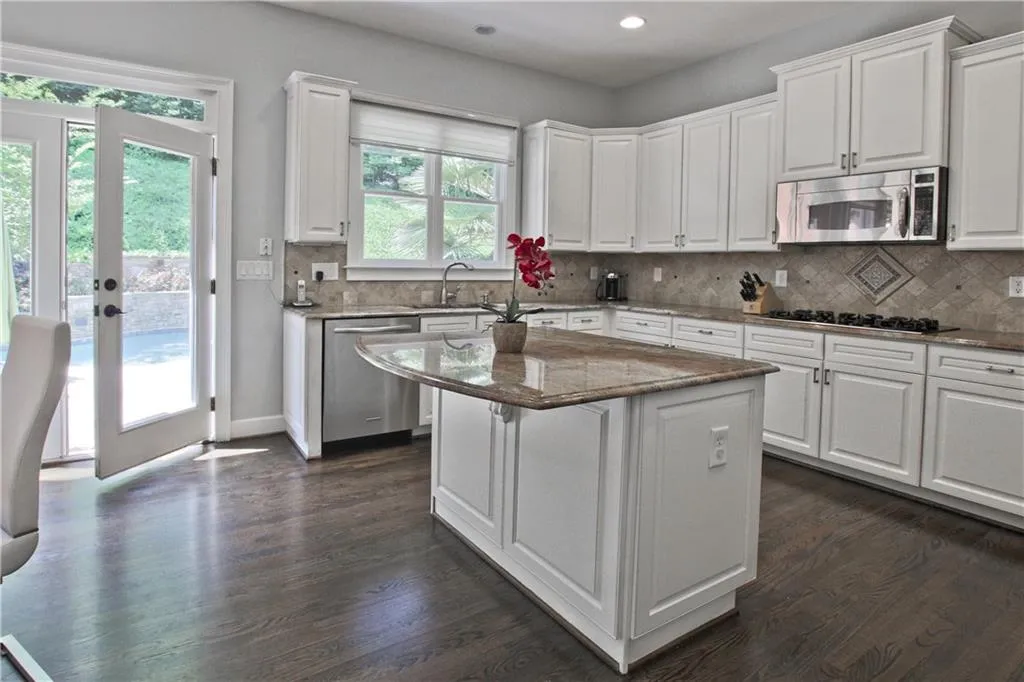160 Trowbridge Road, Sandy Springs, Georgia 30350, 5 Bedrooms Bedrooms, ,5 BathroomsBathrooms,Residential,Sold,160 Trowbridge Road,6563677