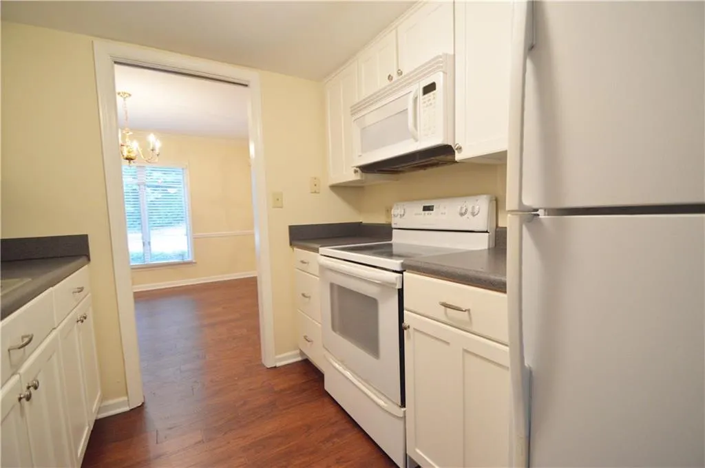 5 Ivy Trail Ne, Atlanta, Georgia 30342, 3 Bedrooms Bedrooms, ,3 BathroomsBathrooms,Residential,Sold,5 Ivy Trail Ne,5714051