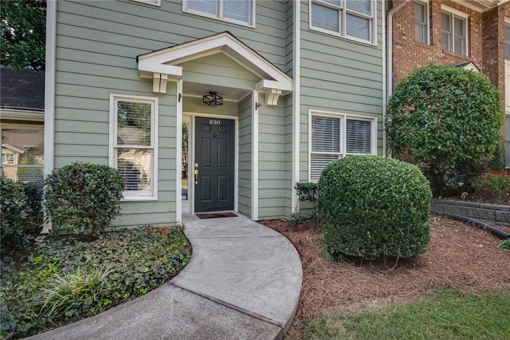 250 Peachtree Hollow Court, Sandy Springs, Georgia 30328, 2 Bedrooms Bedrooms, ,2 BathroomsBathrooms,Residential,Sold,250 Peachtree Hollow Court,6780313