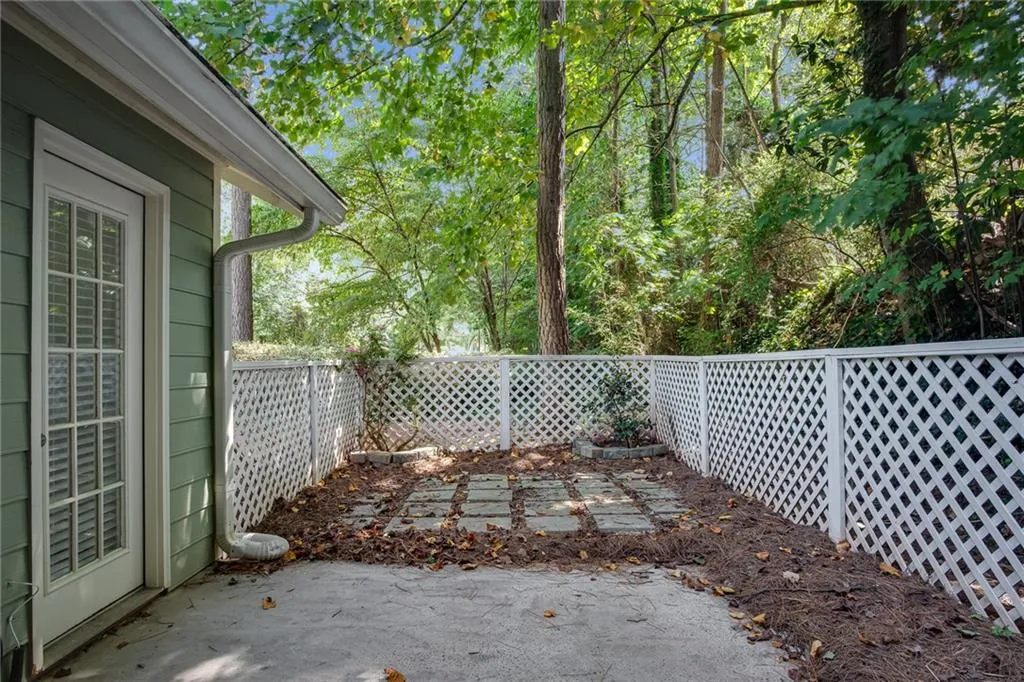 250 Peachtree Hollow Court, Sandy Springs, Georgia 30328, 2 Bedrooms Bedrooms, ,2 BathroomsBathrooms,Residential,Sold,250 Peachtree Hollow Court,6780313