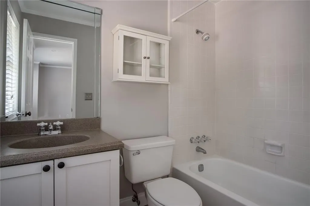250 Peachtree Hollow Court, Sandy Springs, Georgia 30328, 2 Bedrooms Bedrooms, ,2 BathroomsBathrooms,Residential,Sold,250 Peachtree Hollow Court,6780313