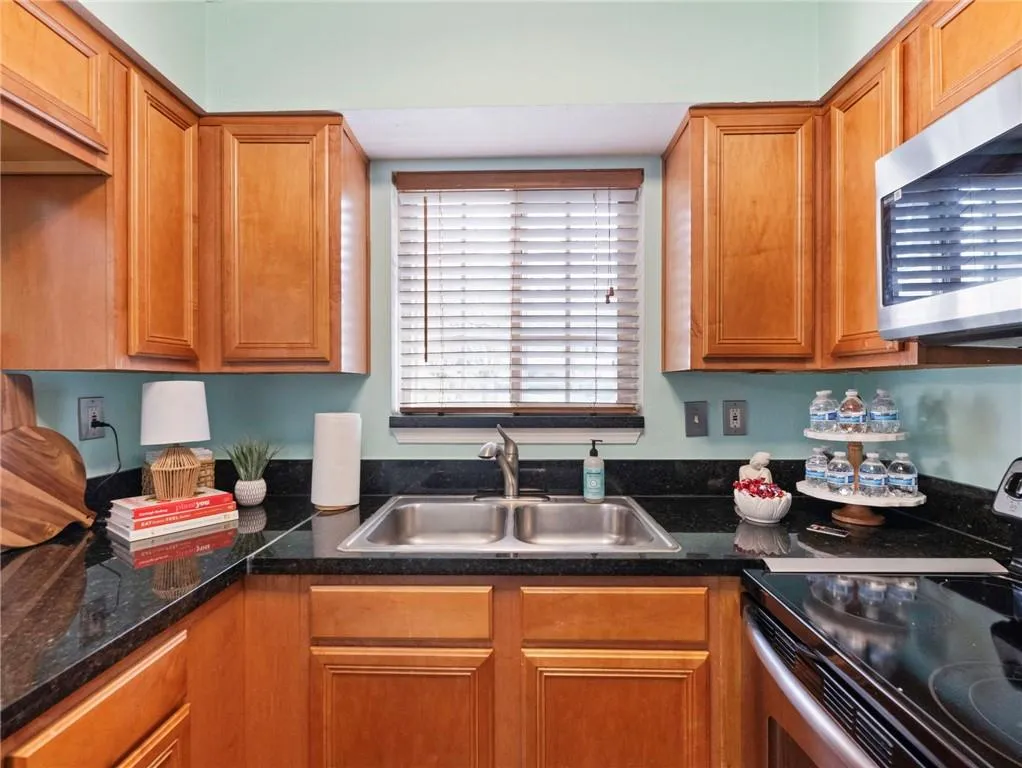 6940 Roswell Road Unit C6, Atlanta, Georgia 30328, 2 Bedrooms Bedrooms, ,1 BathroomBathrooms,Residential,For Sale,6940 Roswell Road Unit C6,7715542
