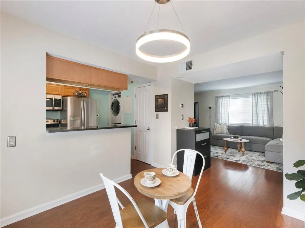 6940 Roswell Road Unit C6, Atlanta, Georgia 30328, 2 Bedrooms Bedrooms, ,1 BathroomBathrooms,Residential,For Sale,6940 Roswell Road Unit C6,7715542