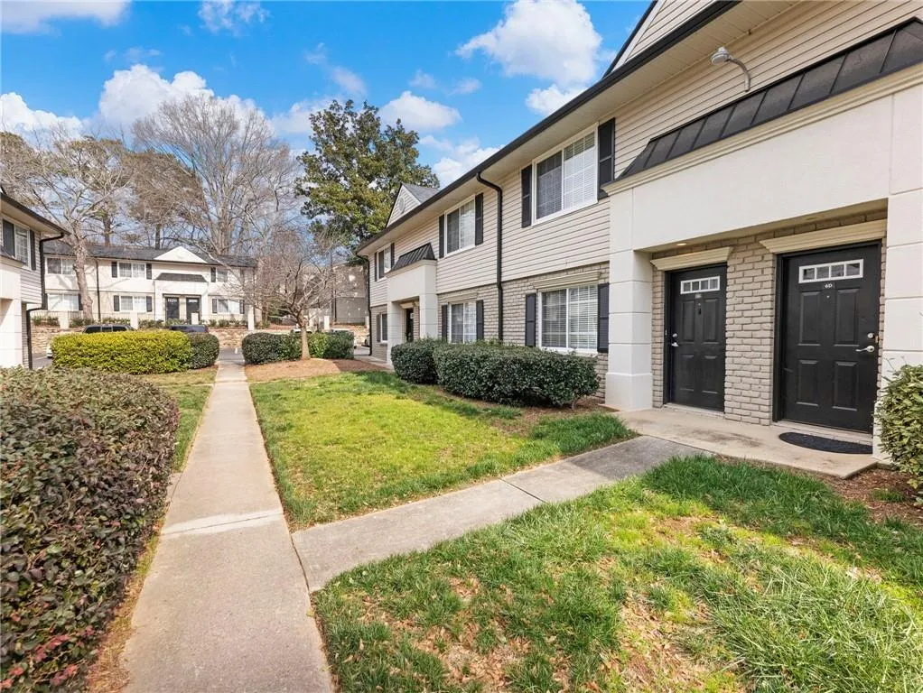 6940 Roswell Road Unit C6, Atlanta, Georgia 30328, 2 Bedrooms Bedrooms, ,1 BathroomBathrooms,Residential,For Sale,6940 Roswell Road Unit C6,7715542