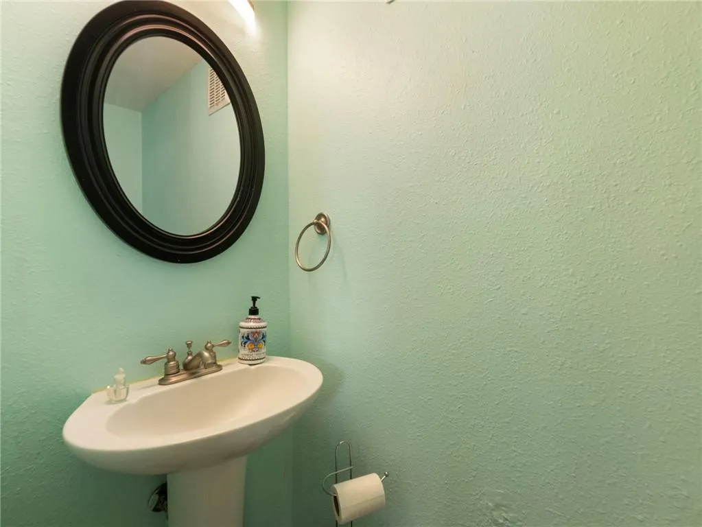 6940 Roswell Road Unit C6, Atlanta, Georgia 30328, 2 Bedrooms Bedrooms, ,1 BathroomBathrooms,Residential,For Sale,6940 Roswell Road Unit C6,7715542