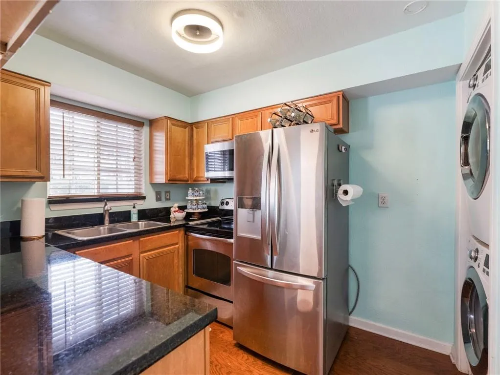 6940 Roswell Road Unit C6, Atlanta, Georgia 30328, 2 Bedrooms Bedrooms, ,1 BathroomBathrooms,Residential,For Sale,6940 Roswell Road Unit C6,7715542
