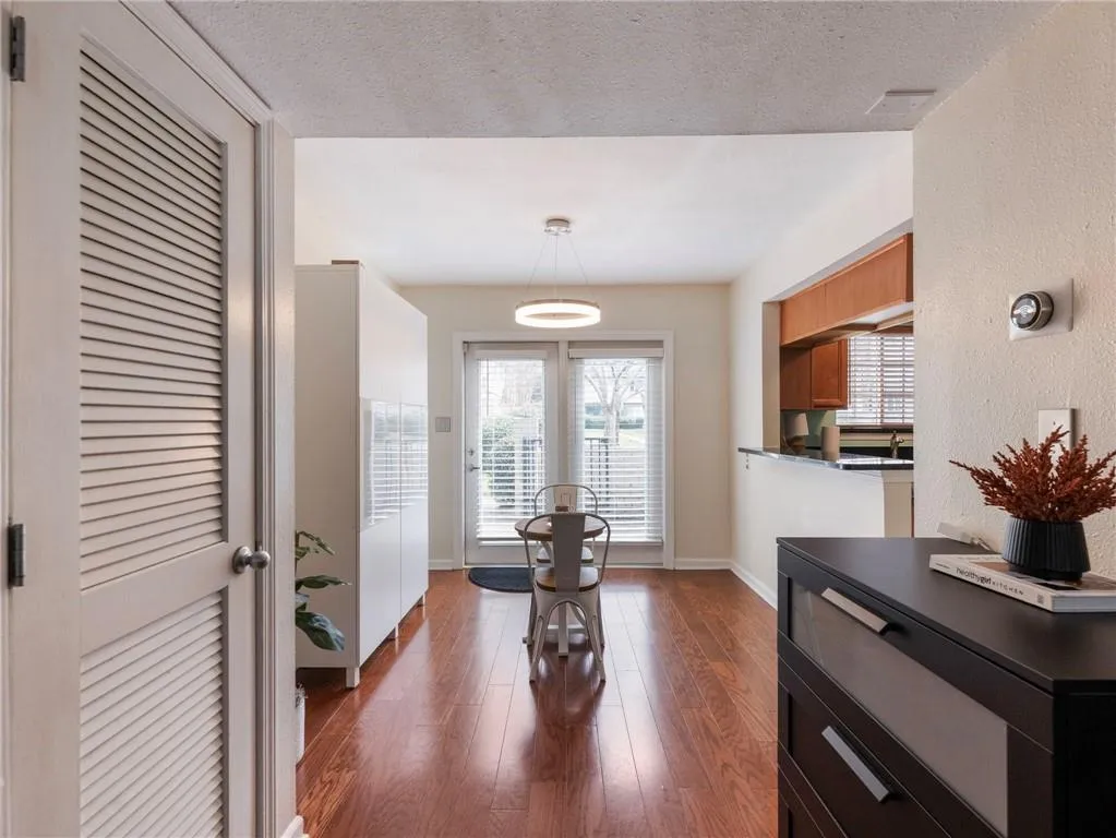 6940 Roswell Road Unit C6, Atlanta, Georgia 30328, 2 Bedrooms Bedrooms, ,1 BathroomBathrooms,Residential,For Sale,6940 Roswell Road Unit C6,7715542