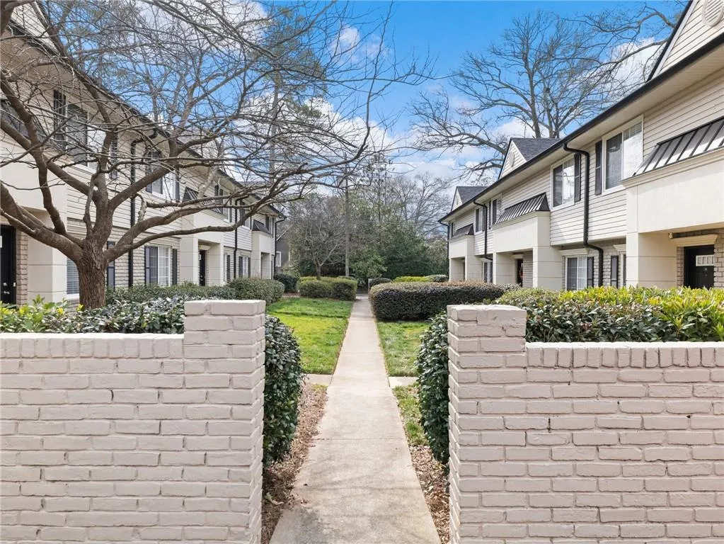 6940 Roswell Road Unit C6, Atlanta, Georgia 30328, 2 Bedrooms Bedrooms, ,1 BathroomBathrooms,Residential,For Sale,6940 Roswell Road Unit C6,7715542
