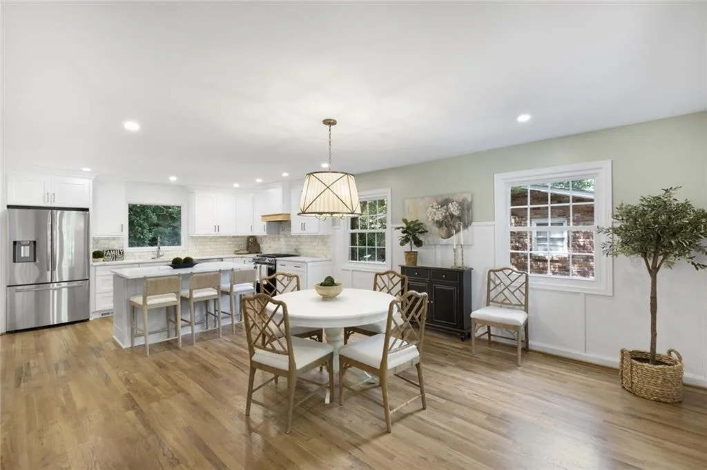 625 Glenforest Road, Sandy Springs, Georgia 30328, 4 Bedrooms Bedrooms, ,3 BathroomsBathrooms,Residential,Sold,625 Glenforest Road,7085078