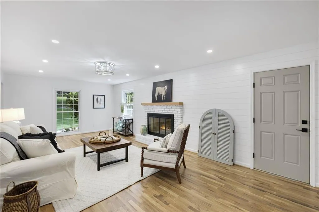 625 Glenforest Road, Sandy Springs, Georgia 30328, 4 Bedrooms Bedrooms, ,3 BathroomsBathrooms,Residential,Sold,625 Glenforest Road,7085078