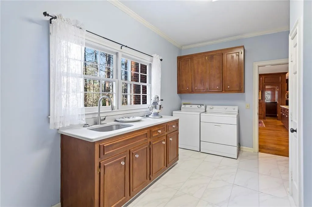 5000 Rebel Trail, Atlanta, Georgia 30327, 5 Bedrooms Bedrooms, ,5 BathroomsBathrooms,Residential,Sold,5000 Rebel Trail,6997617