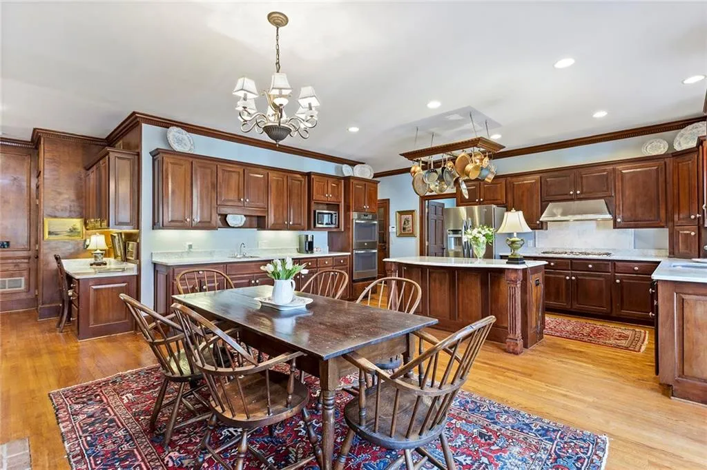 5000 Rebel Trail, Atlanta, Georgia 30327, 5 Bedrooms Bedrooms, ,5 BathroomsBathrooms,Residential,Sold,5000 Rebel Trail,6997617