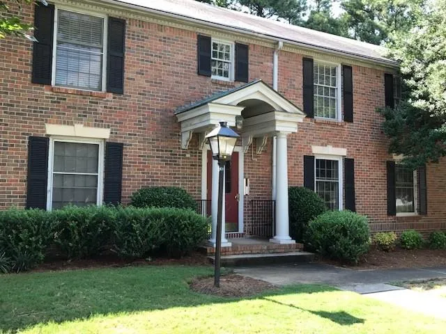 6700 Roswell Road Ne Unit 2d, Sandy Springs, Georgia 30328, 3 Bedrooms Bedrooms, ,2 BathroomsBathrooms,Residential,Sold,6700 Roswell Road Ne Unit 2d,5901160