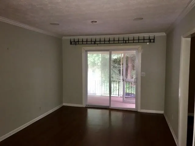 6700 Roswell Road Ne Unit 2d, Sandy Springs, Georgia 30328, 3 Bedrooms Bedrooms, ,2 BathroomsBathrooms,Residential,Sold,6700 Roswell Road Ne Unit 2d,5901160