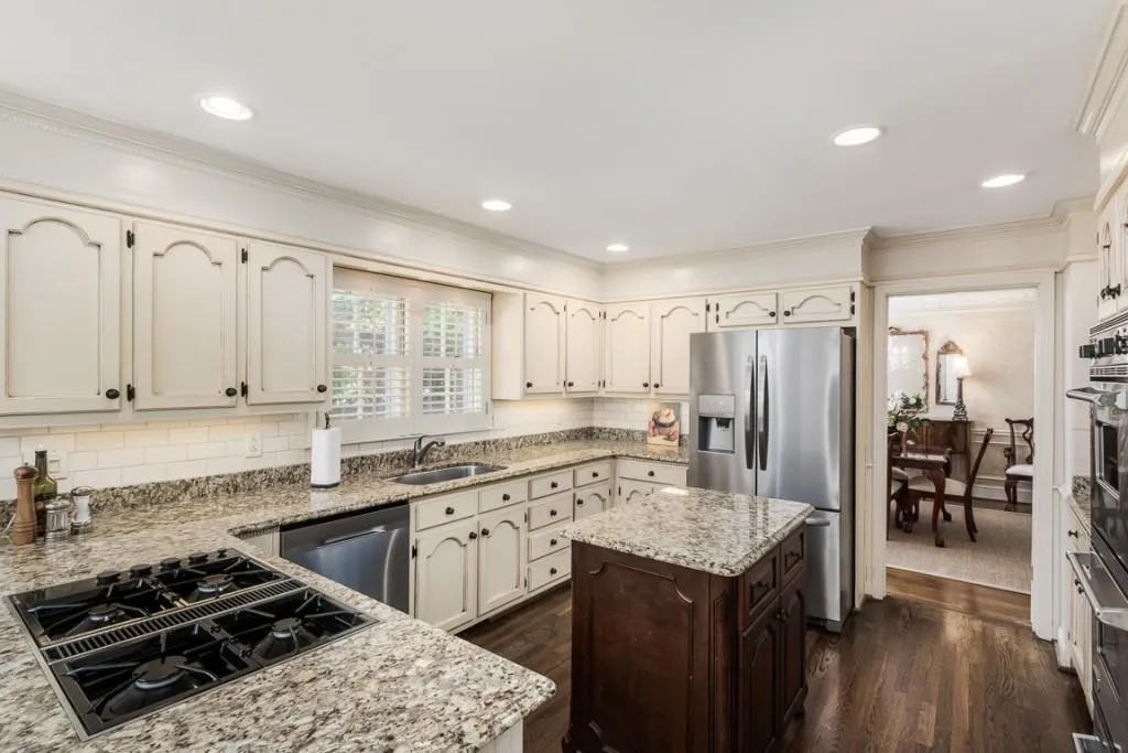 350 Wynland Trace, Sandy Springs, Georgia 30350, 5 Bedrooms Bedrooms, ,4 BathroomsBathrooms,Residential,Sold,350 Wynland Trace,6915551