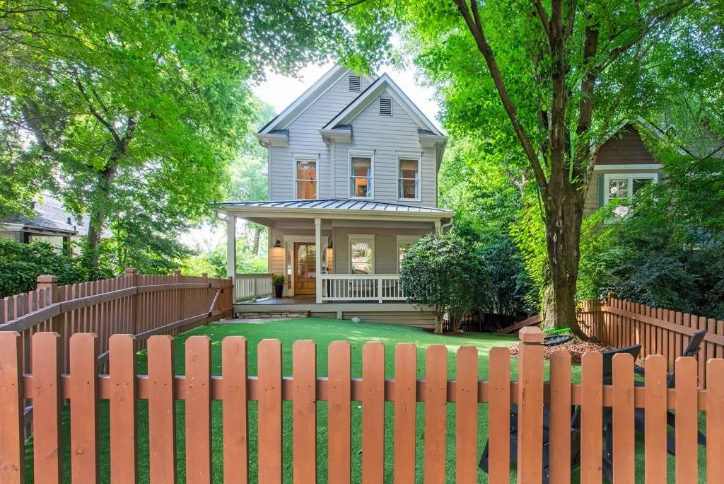 1064 Davis Circle Nw, Atlanta, Georgia 30318, 4 Bedrooms Bedrooms, 0 ,3 BathroomsBathrooms,Residential,For Sale,1064 Davis Circle Nw,7749223