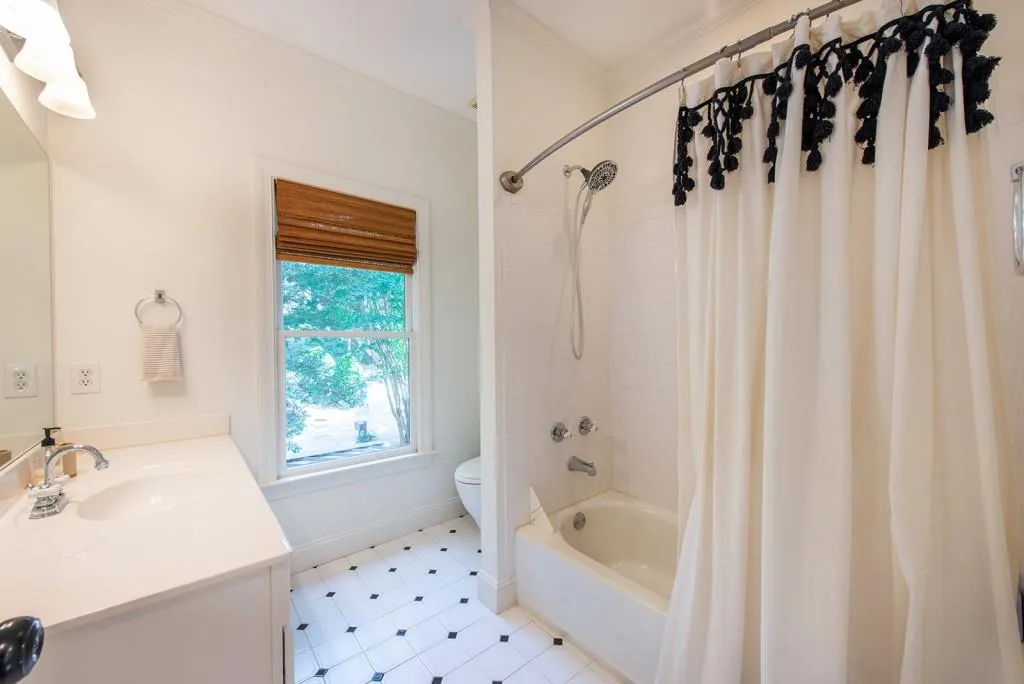 1064 Davis Circle Nw, Atlanta, Georgia 30318, 4 Bedrooms Bedrooms, 0 ,3 BathroomsBathrooms,Residential,For Sale,1064 Davis Circle Nw,7749223