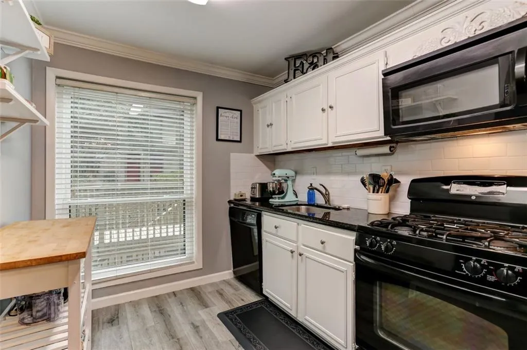 1208 Woodcliff Drive, Atlanta, Georgia 30350, 2 Bedrooms Bedrooms, ,2 BathroomsBathrooms,Residential,Sold,1208 Woodcliff Drive,6834568