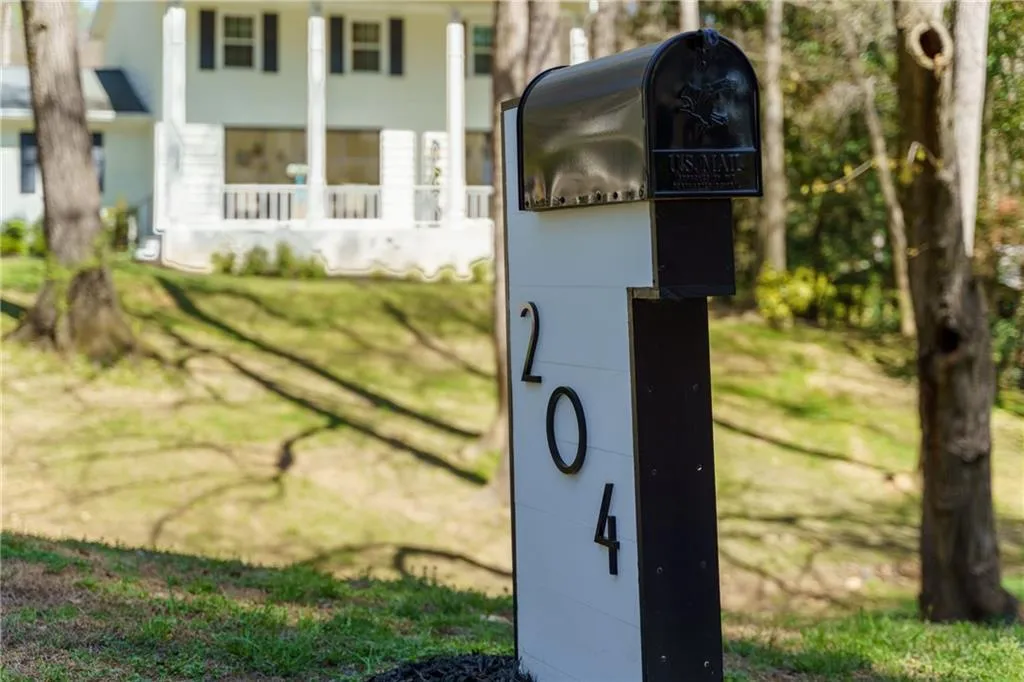 Exterior view with custom mailbox