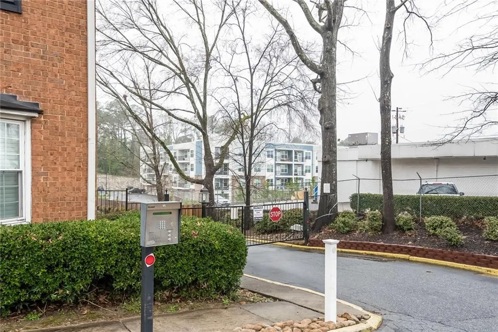 6520 Roswell Road Unit 93, Atlanta, Georgia 30328, 3 Bedrooms Bedrooms, ,2 BathroomsBathrooms,Residential,Sold,6520 Roswell Road Unit 93,6507566