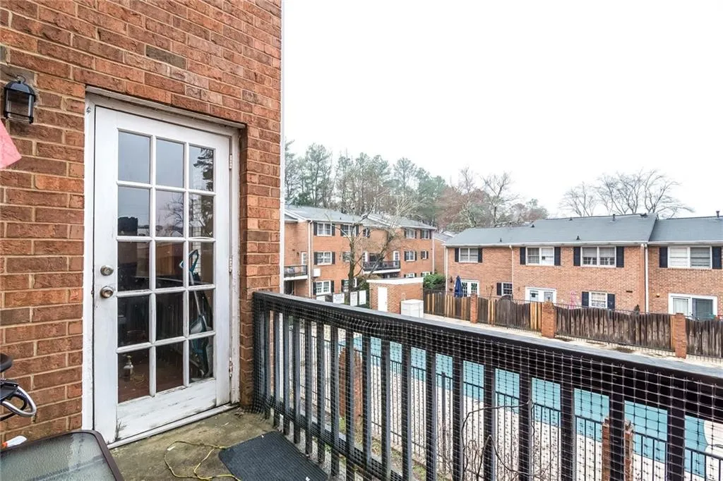 6520 Roswell Road Unit 93, Atlanta, Georgia 30328, 3 Bedrooms Bedrooms, ,2 BathroomsBathrooms,Residential,Sold,6520 Roswell Road Unit 93,6507566