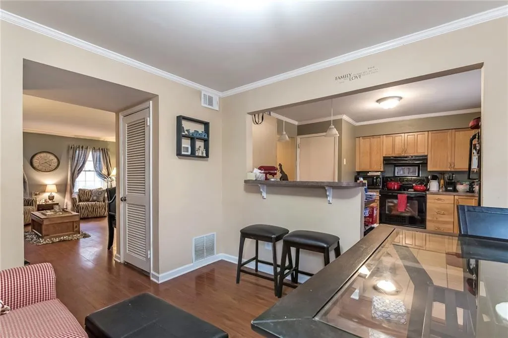 6520 Roswell Road Unit 93, Atlanta, Georgia 30328, 3 Bedrooms Bedrooms, ,2 BathroomsBathrooms,Residential,Sold,6520 Roswell Road Unit 93,6507566