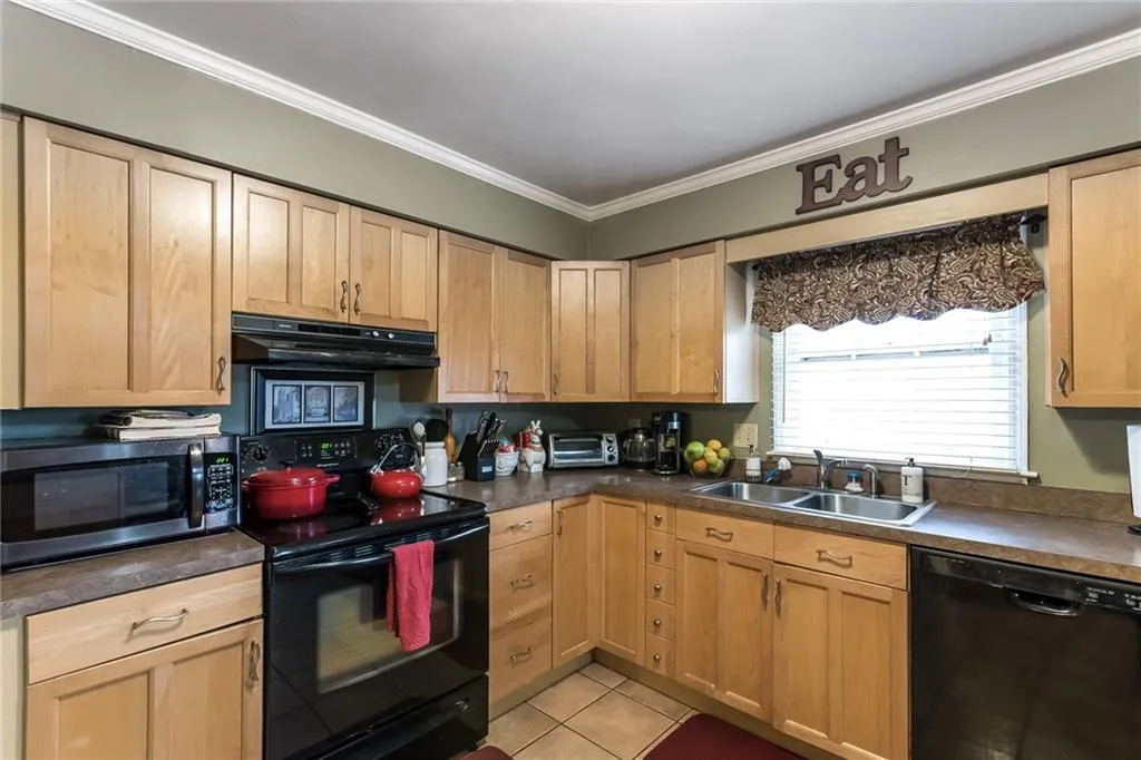 6520 Roswell Road Unit 93, Atlanta, Georgia 30328, 3 Bedrooms Bedrooms, ,2 BathroomsBathrooms,Residential,Sold,6520 Roswell Road Unit 93,6507566