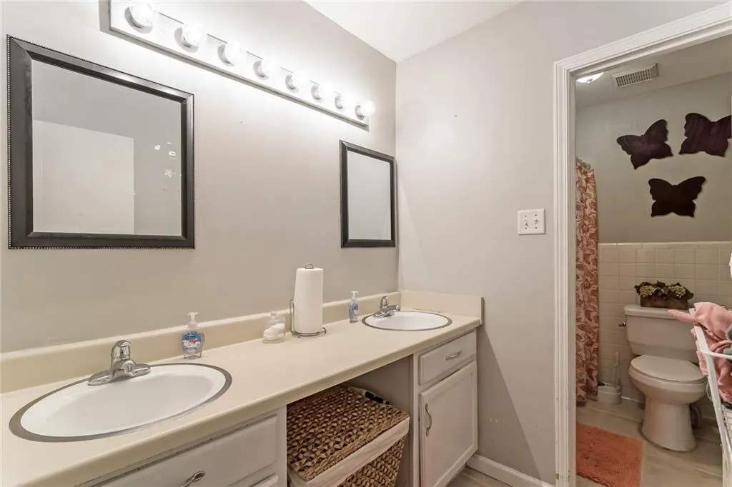 6520 Roswell Road Unit 93, Atlanta, Georgia 30328, 3 Bedrooms Bedrooms, ,2 BathroomsBathrooms,Residential,Sold,6520 Roswell Road Unit 93,6507566
