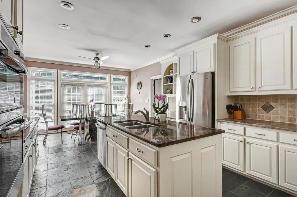 7700 Blandford Place, Sandy Springs, Georgia 30350, 6 Bedrooms Bedrooms, ,5 BathroomsBathrooms,Residential,Sold,7700 Blandford Place,6918954