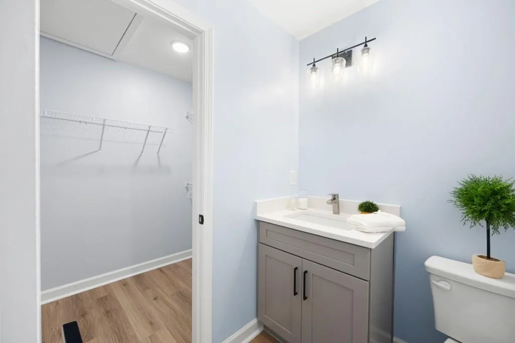 6520 Roswell Road Unit 8, Sandy Springs, Georgia 30328, 2 Bedrooms Bedrooms, ,2 BathroomsBathrooms,Residential,Sold,6520 Roswell Road Unit 8,7407909