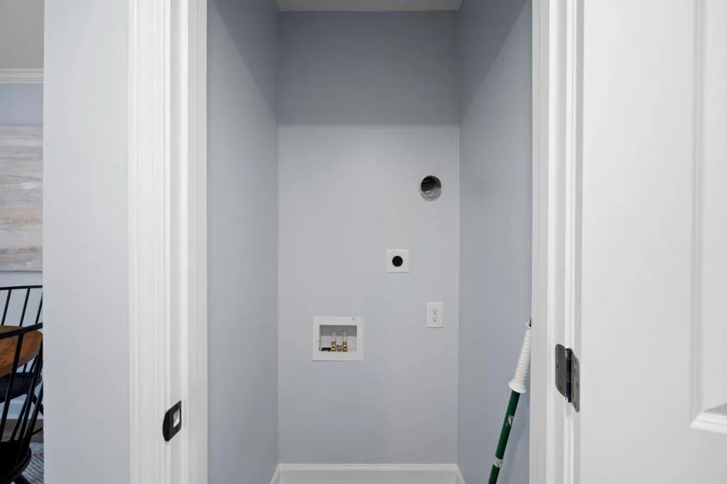 6520 Roswell Road Unit 8, Sandy Springs, Georgia 30328, 2 Bedrooms Bedrooms, ,2 BathroomsBathrooms,Residential,Sold,6520 Roswell Road Unit 8,7407909