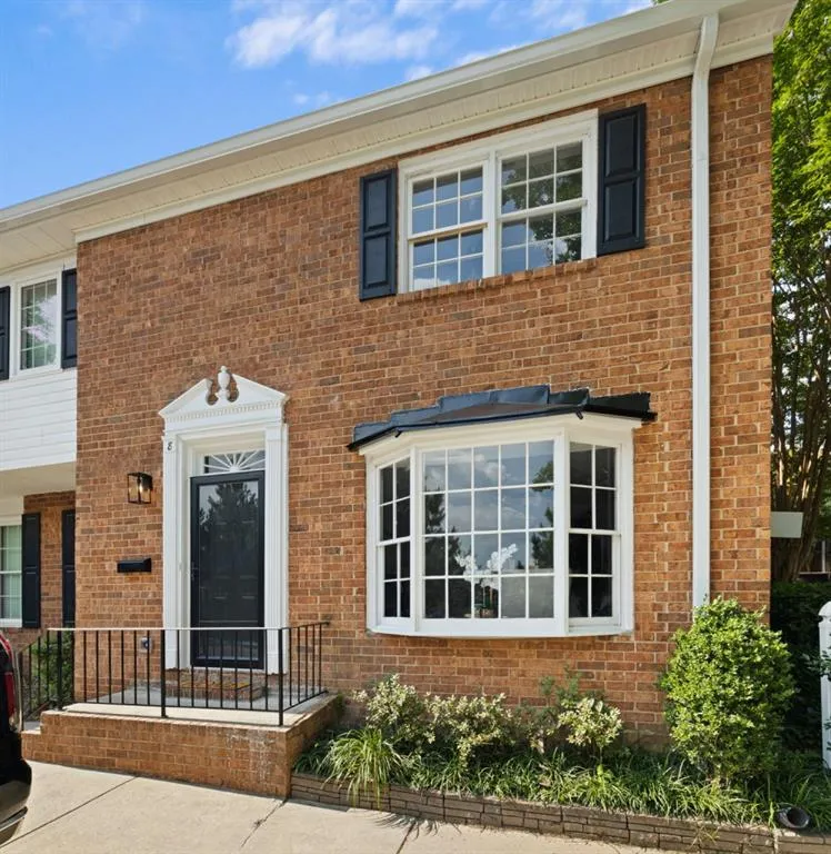 6520 Roswell Road Unit 8, Sandy Springs, Georgia 30328, 2 Bedrooms Bedrooms, ,2 BathroomsBathrooms,Residential,Sold,6520 Roswell Road Unit 8,7407909