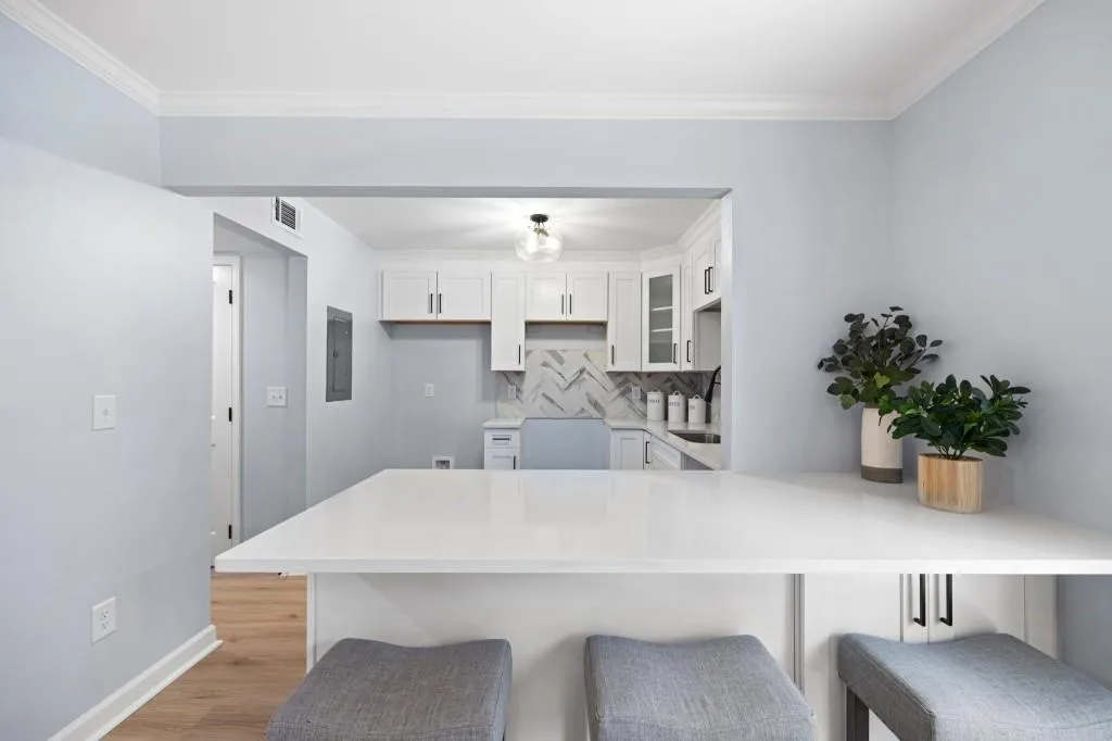 6520 Roswell Road Unit 8, Sandy Springs, Georgia 30328, 2 Bedrooms Bedrooms, ,2 BathroomsBathrooms,Residential,Sold,6520 Roswell Road Unit 8,7407909