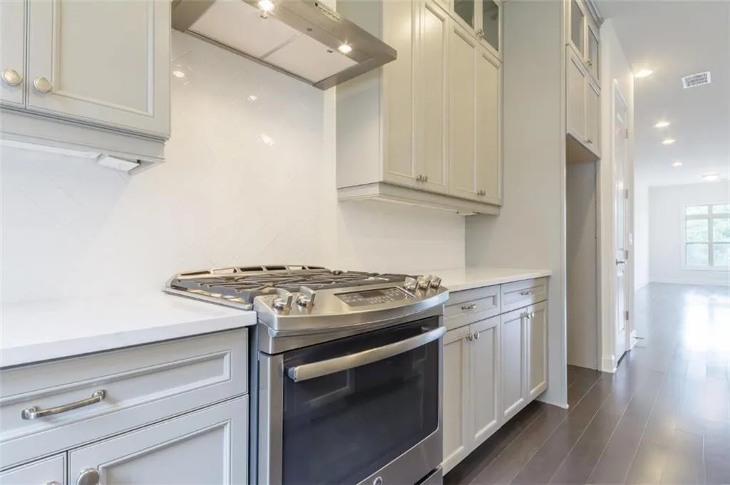 4218 Deming Circle, Atlanta, Georgia 30342, 3 Bedrooms Bedrooms, ,3 BathroomsBathrooms,Residential,Sold,4218 Deming Circle,5881763