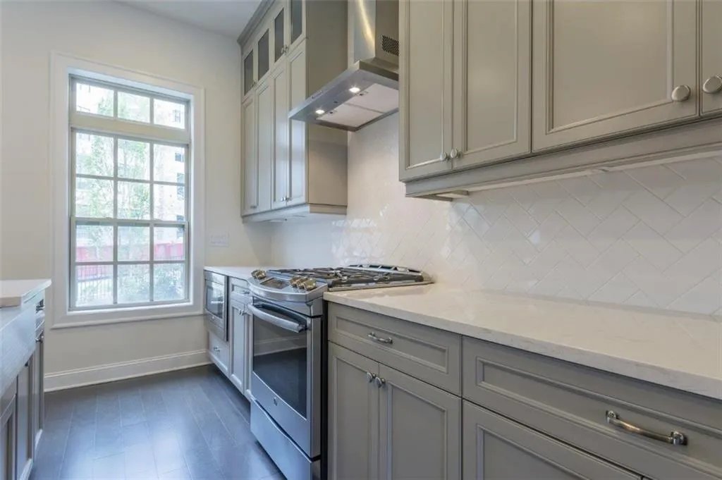 4218 Deming Circle, Atlanta, Georgia 30342, 3 Bedrooms Bedrooms, ,3 BathroomsBathrooms,Residential,Sold,4218 Deming Circle,5881763