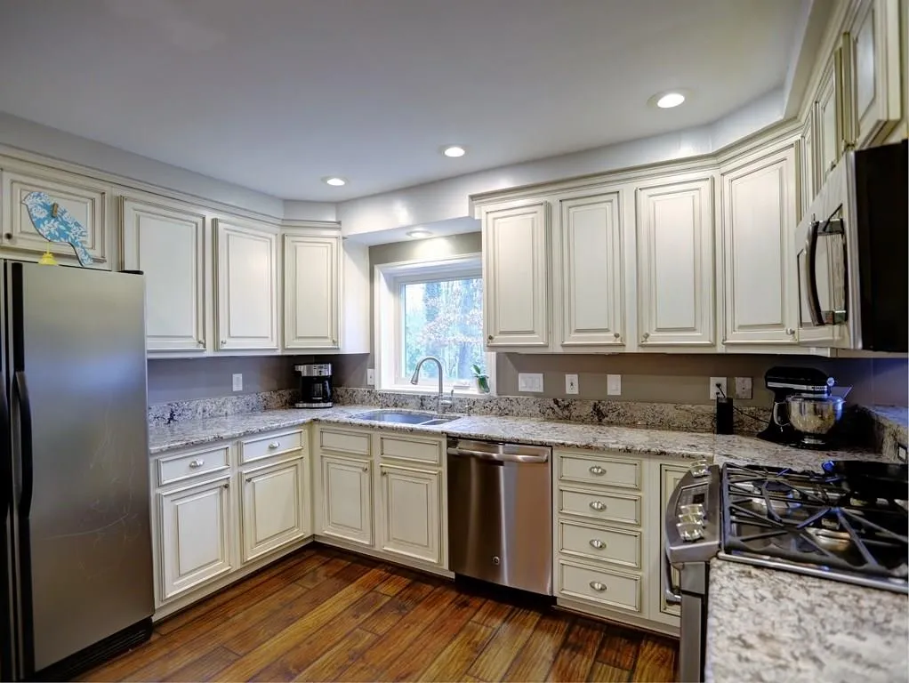 315 W Spalding Drive, Sandy Springs, Georgia 30328, 5 Bedrooms Bedrooms, ,3 BathroomsBathrooms,Residential,Sold,315 W Spalding Drive,5969323
