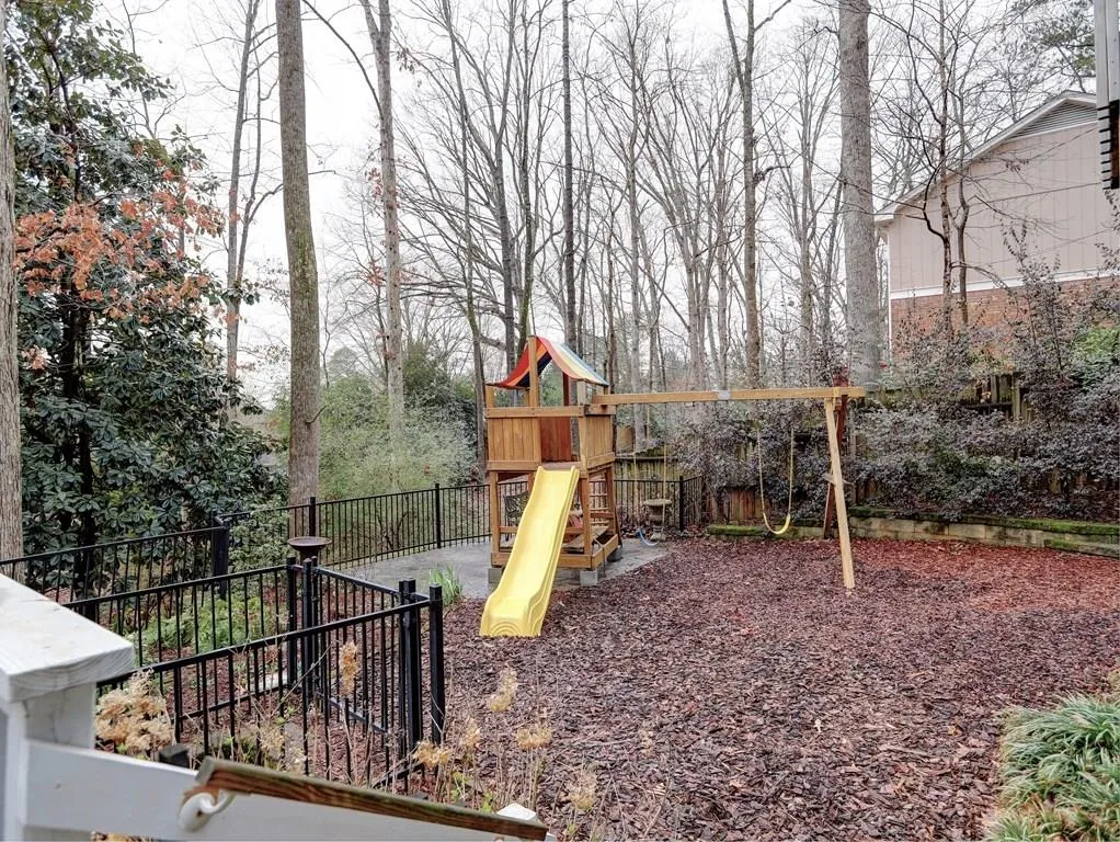 315 W Spalding Drive, Sandy Springs, Georgia 30328, 5 Bedrooms Bedrooms, ,3 BathroomsBathrooms,Residential,Sold,315 W Spalding Drive,5969323