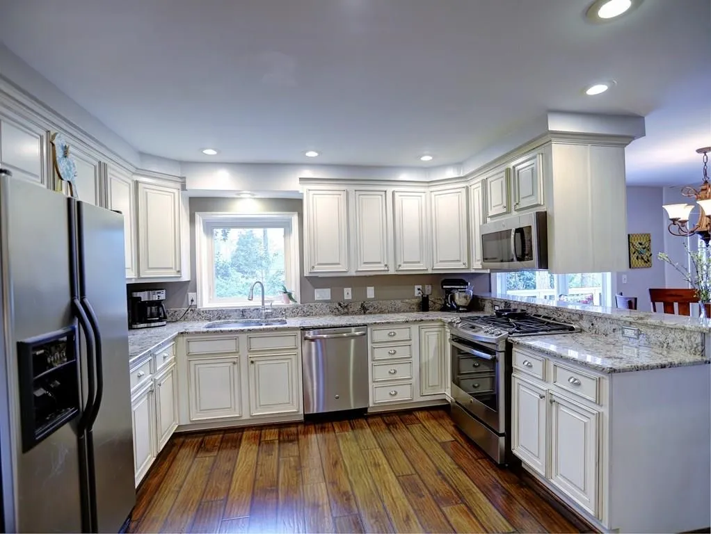 315 W Spalding Drive, Sandy Springs, Georgia 30328, 5 Bedrooms Bedrooms, ,3 BathroomsBathrooms,Residential,Sold,315 W Spalding Drive,5969323