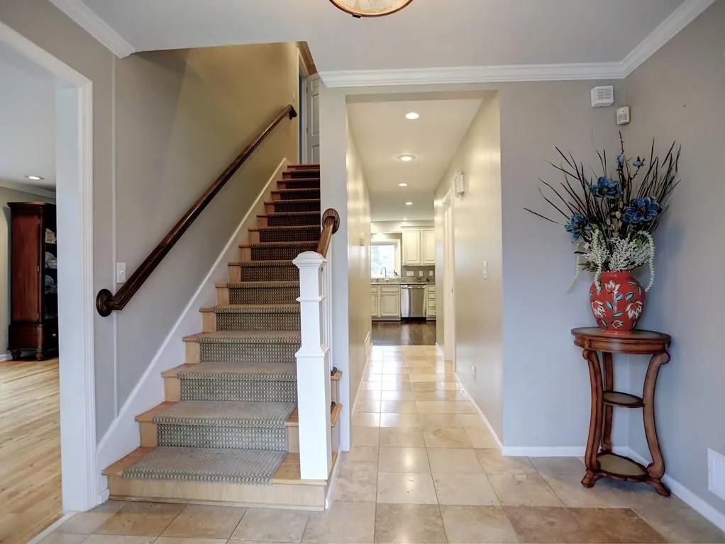 315 W Spalding Drive, Sandy Springs, Georgia 30328, 5 Bedrooms Bedrooms, ,3 BathroomsBathrooms,Residential,Sold,315 W Spalding Drive,5969323
