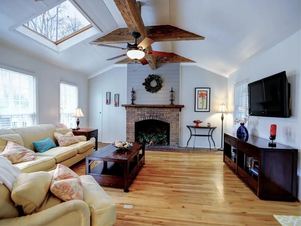 315 W Spalding Drive, Sandy Springs, Georgia 30328, 5 Bedrooms Bedrooms, ,3 BathroomsBathrooms,Residential,Sold,315 W Spalding Drive,5969323