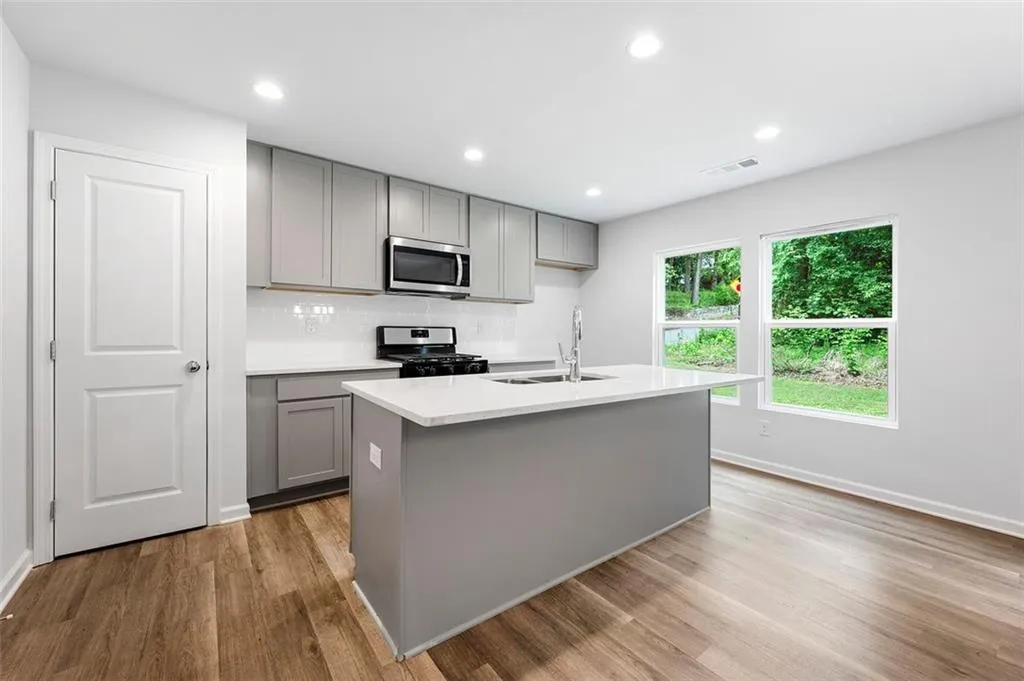 1127 2nd Street Nw, Atlanta, Georgia 30318, 4 Bedrooms Bedrooms, ,2 BathroomsBathrooms,Residential,For Sale,1127 2nd Street Nw,7634826