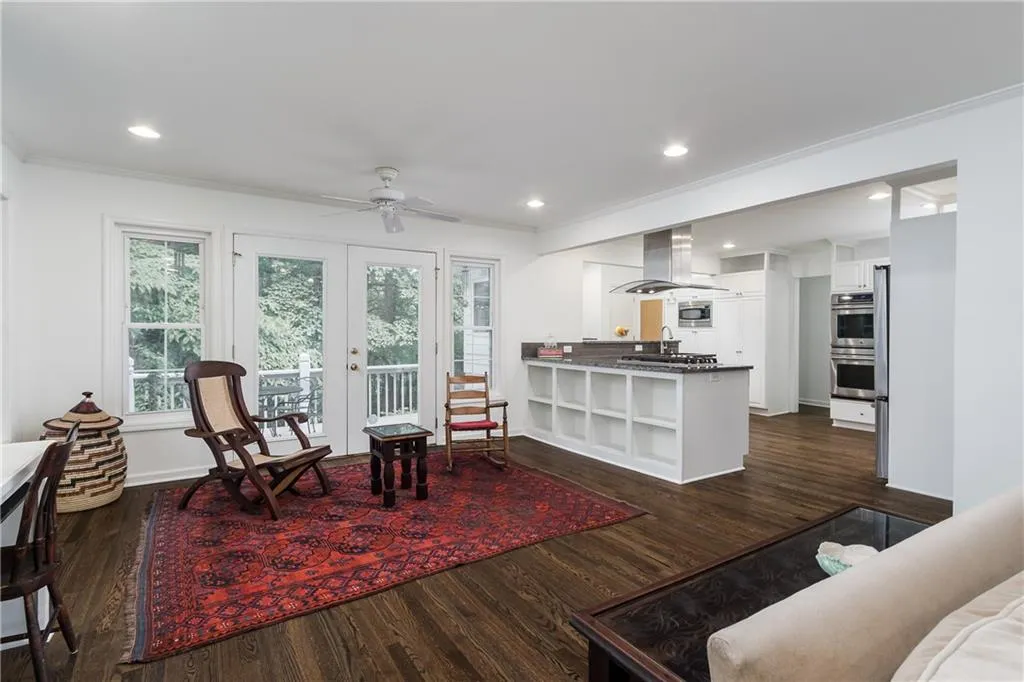 5585 Lake Island Drive, Sandy Springs, Georgia 30327, 4 Bedrooms Bedrooms, ,3 BathroomsBathrooms,Residential,Sold,5585 Lake Island Drive,6517869